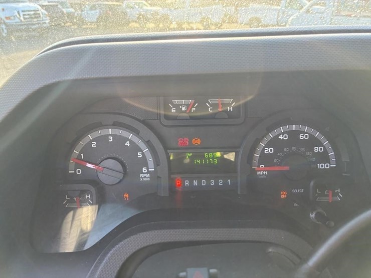 2011-ford-e350-image-15