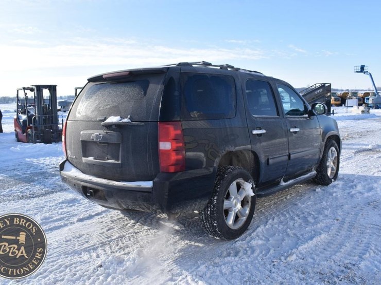2013-chevrolet-tahoe-ls-image-7