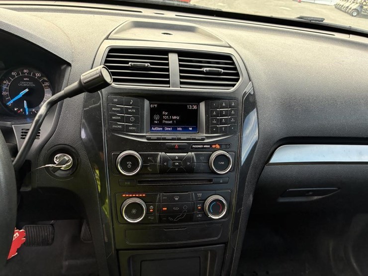 2018-ford-explorer-image-14