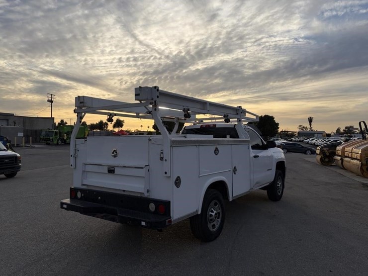 2016-chevrolet-silverado-2500-image-3