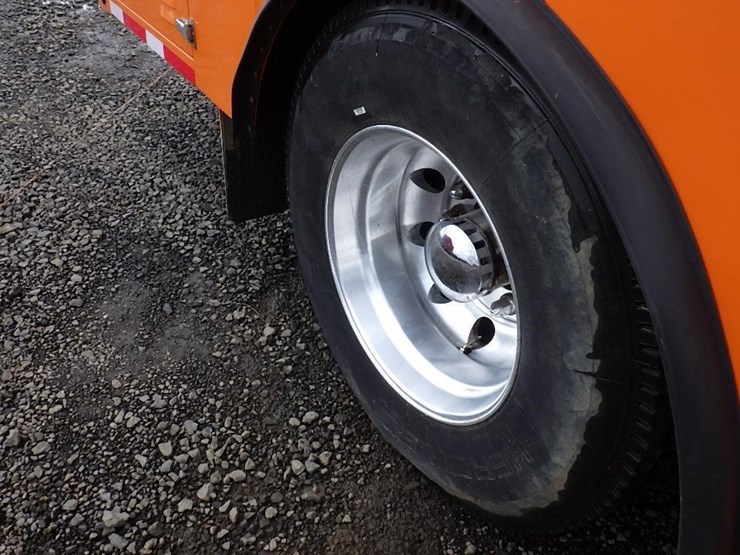 2004-ford-f650-image-34