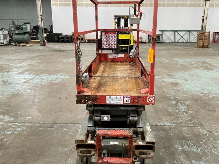 #206-•-2016-skyjack-scissor-lift-image-6