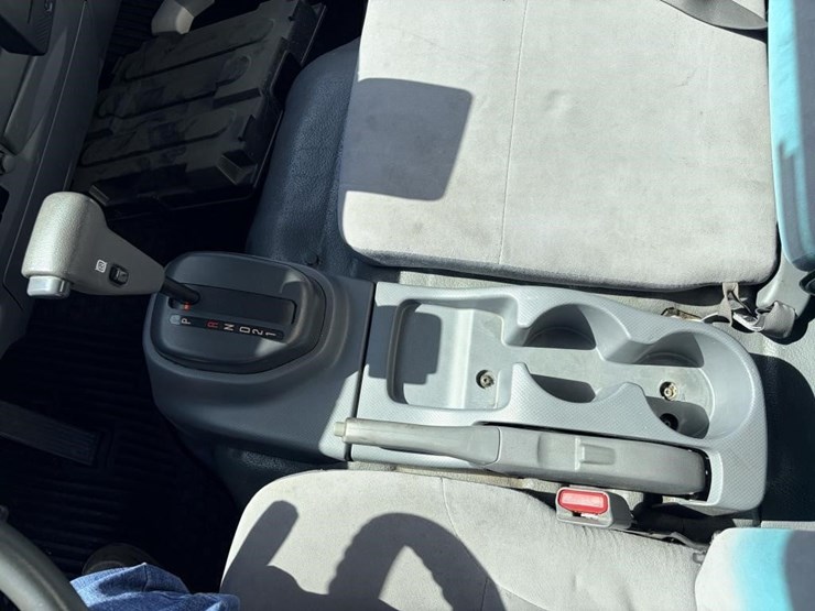 2017-isuzu-nrr-image-20