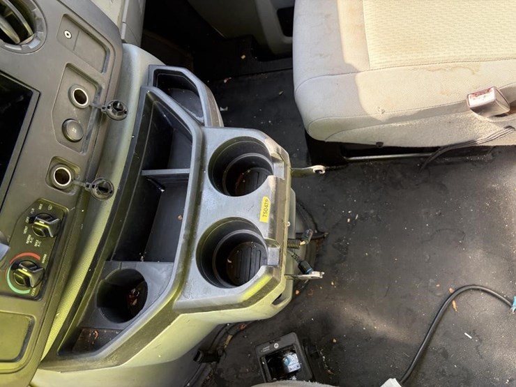 2013-ford-e350-image-17