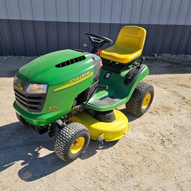 JOHN DEERE L111