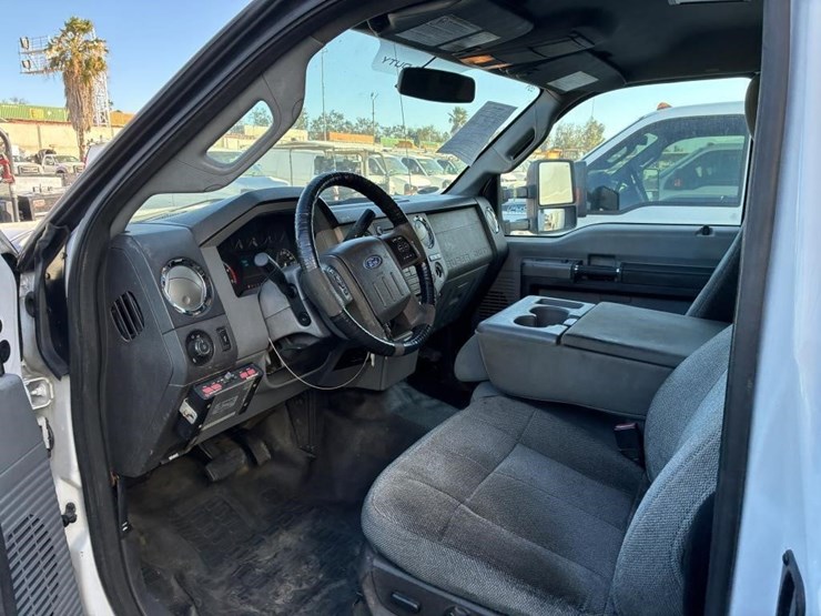 2011-ford-f550-image-10