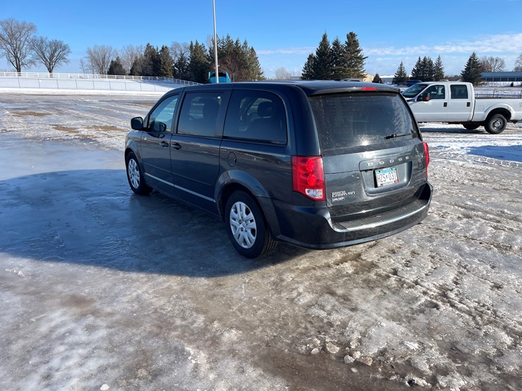 2013-dodge-grand-caravan-image-2
