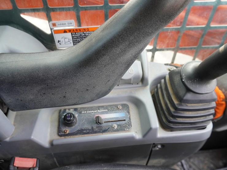 2017-kubota-3800-image-17