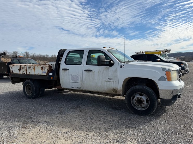 2011-gmc-3500hd-image-3