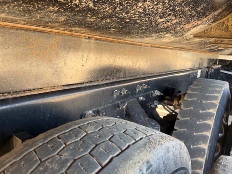 2024-kenworth-t880-image-33