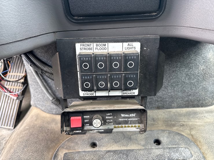 2016-freightliner-114sd-image-27