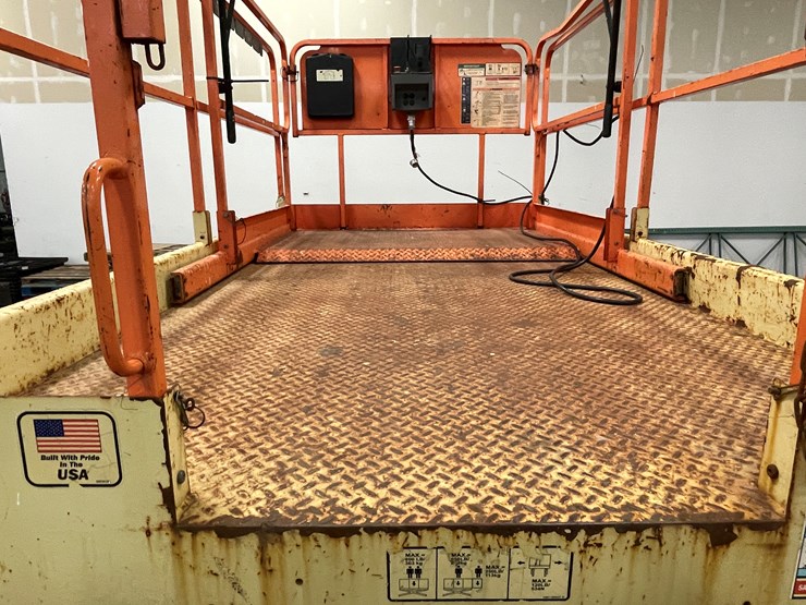 2012-jlg-4069le-image-26