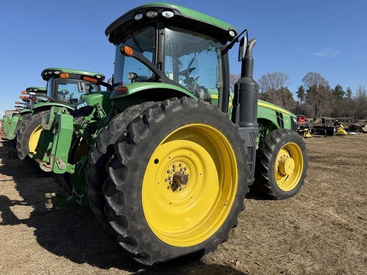 john-deere-8320r-image-10
