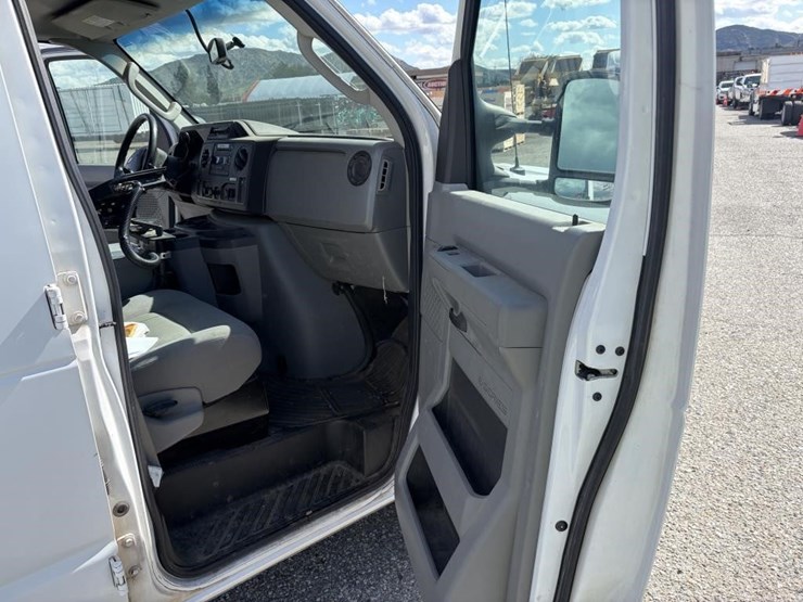 2011-ford-e350-image-9