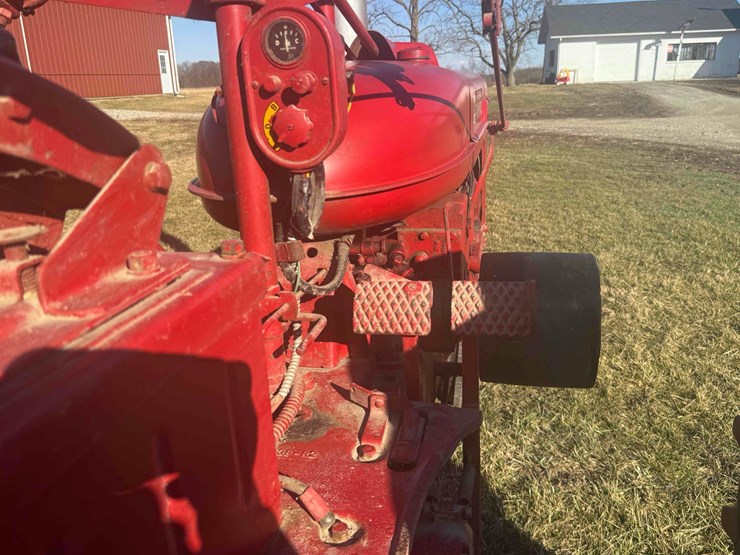 1949-farmall-super-h-image-7