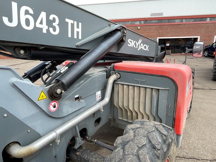#133-•-2017-skyjack-sj643-telehandler-image-29