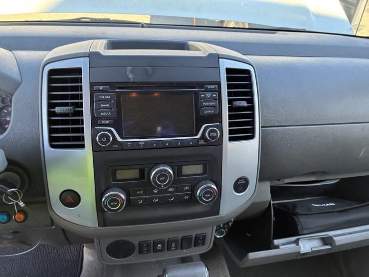 2018-nissan-frontier-sv-image-14