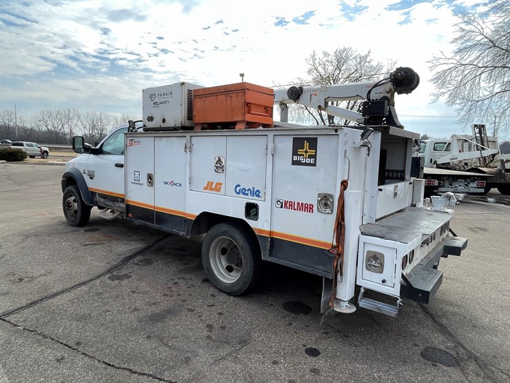 2017-dodge-ram-5500-image-7