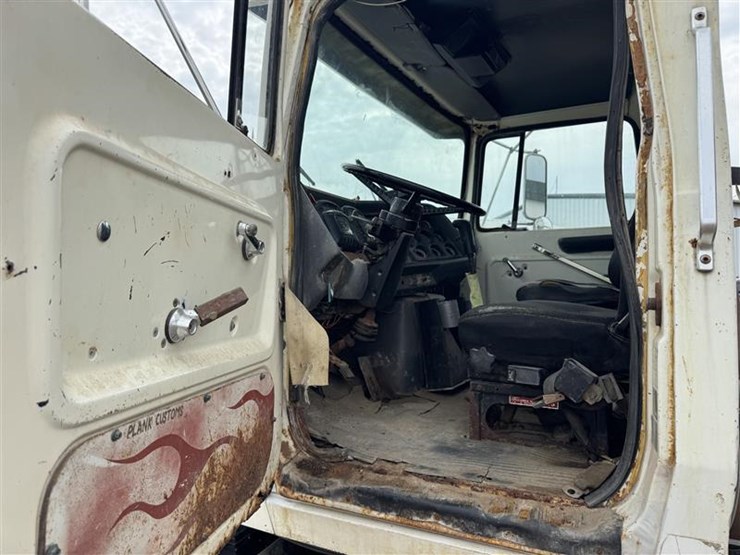 1985-ford-ltl9000-image-38