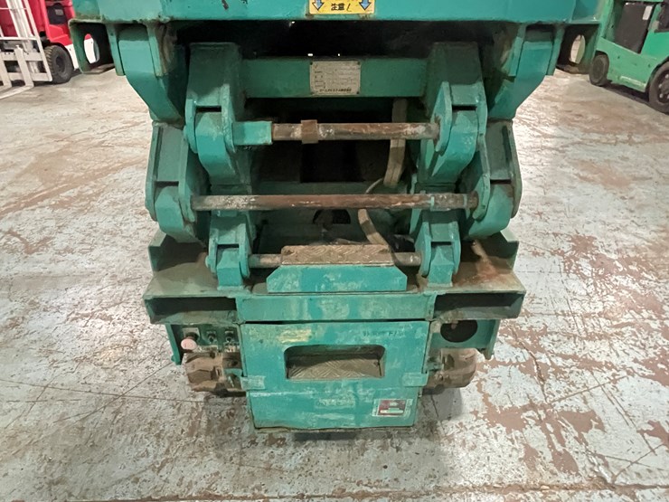 #202-•-airman-encl06-electric-track-scissor-lift-image-22