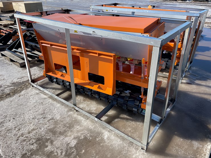 2025-caterpillar-12-image-2