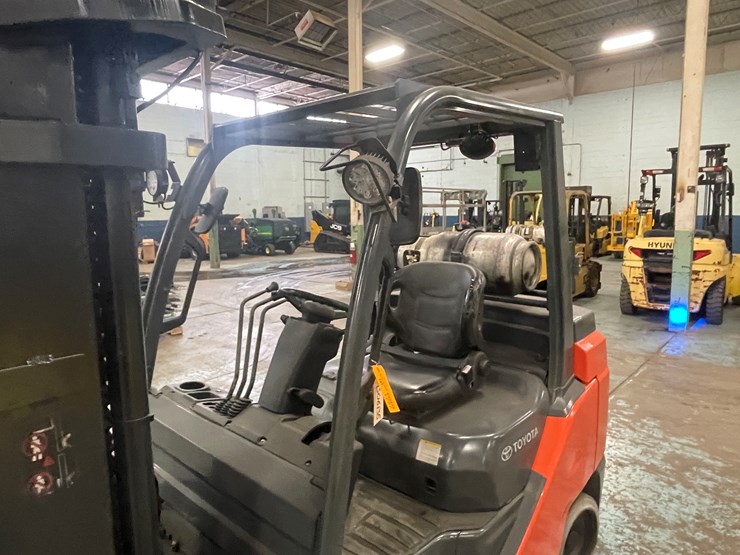 #175-•-2015-toyota-propane-forklift-image-15