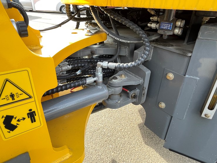 #114-•-new-magnum-3300p-telescoping-wheel-loader-image-22