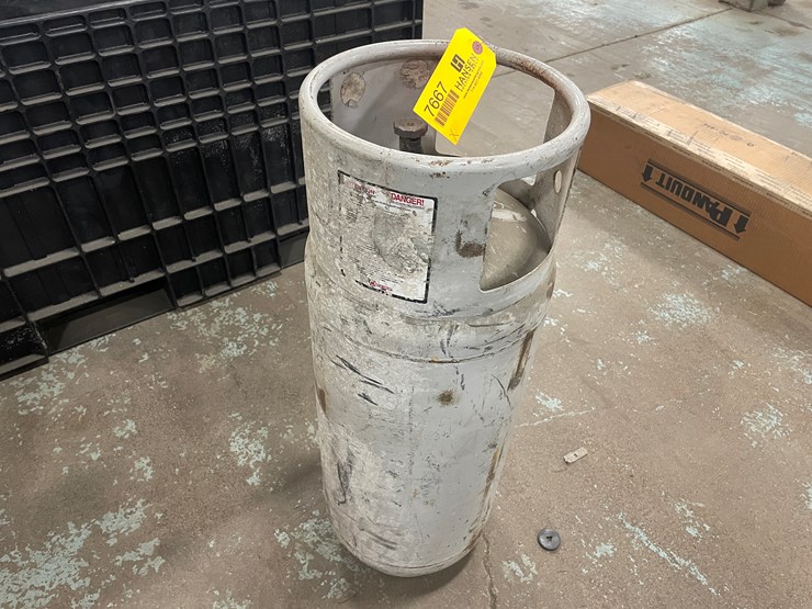 #7667-•-forklift-propane-tank-image-3