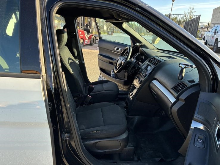 2018-ford-explorer-image-10