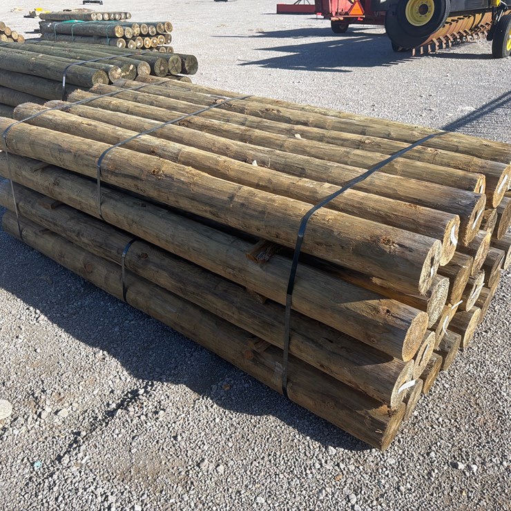 #23648 • BUNDLE OF (28) WOODEN POSTS