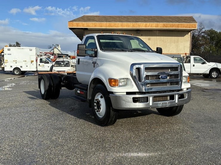 2015-ford-f650-image-2