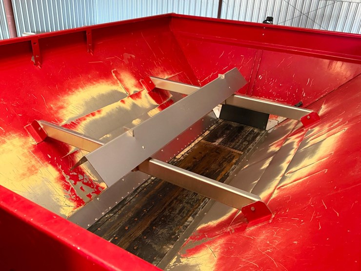 2022-white-251-image-16