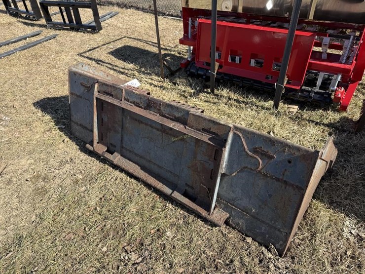 universal-attach-78"-bucket-image-2