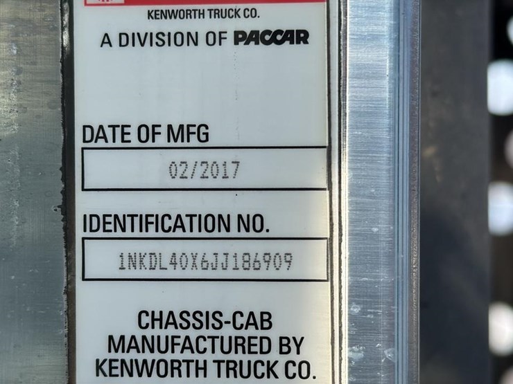 #119-•-2018-kenworth-log-truck-image-9