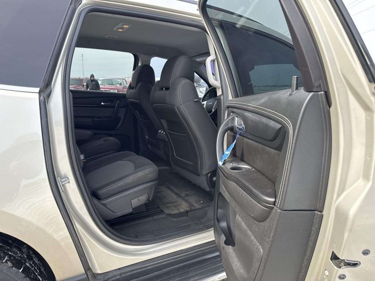 2015-chevrolet-traverse-image-13