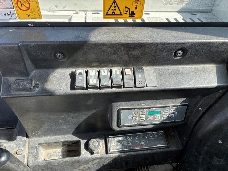 2017-takeuchi-tb2150-image-20