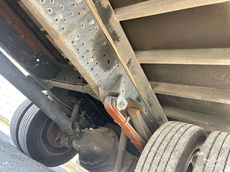 2011-isuzu-nrr-image-19