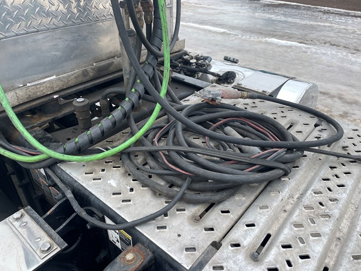 2022-kenworth-t680-image-13