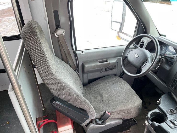 2014-ford-e450-image-33