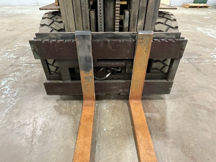 #178-•-cat-vc600-propane-forklift-image-11