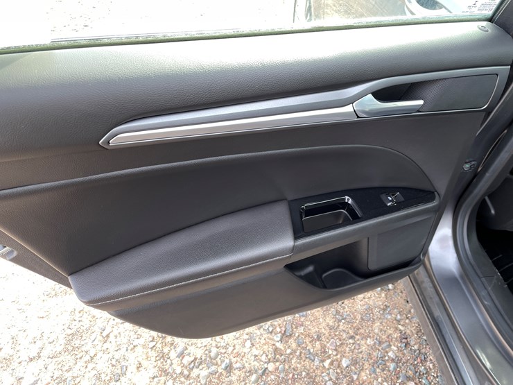 #1522-•-2014-ford-fusion-(has-mn-title)-image-20