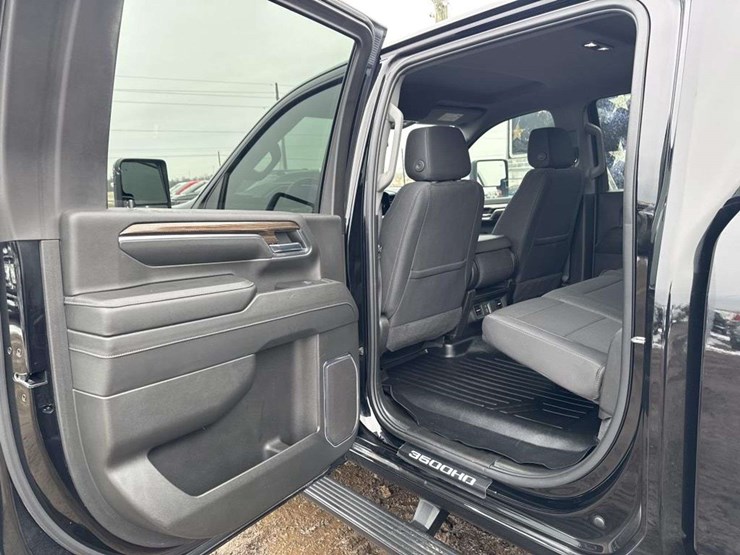 2024-chevrolet-3500-image-15