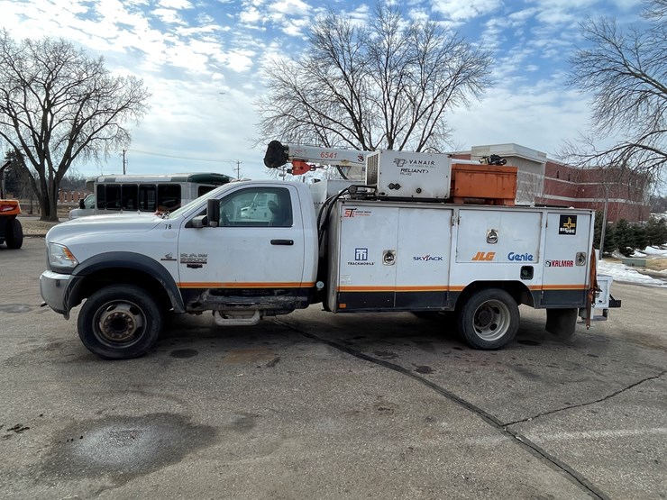 2017-dodge-ram-5500-image-8