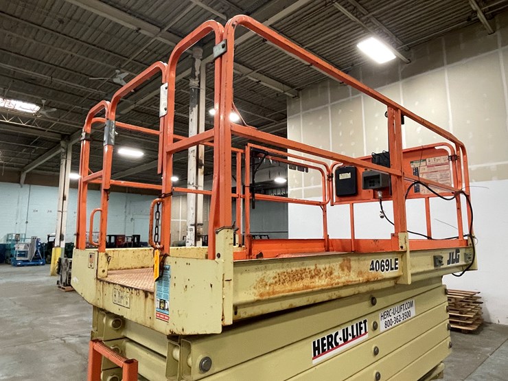 2012-jlg-4069le-image-30