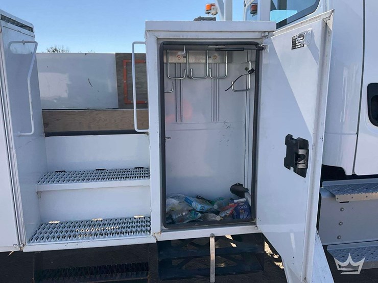 2024-freightliner-m2-106-image-31