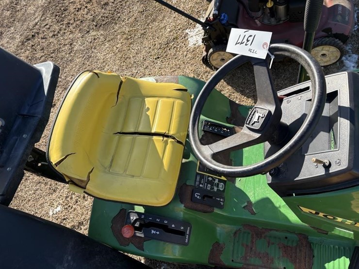 john-deere-130-image-3