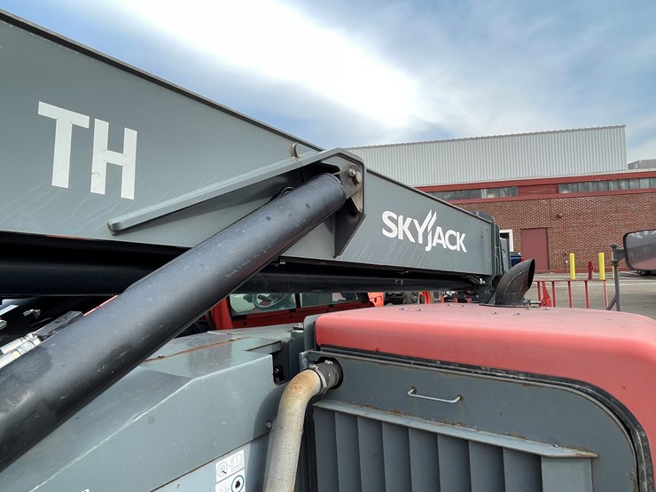 #132-•-2017-skyjack-sj643-telehandler-image-28