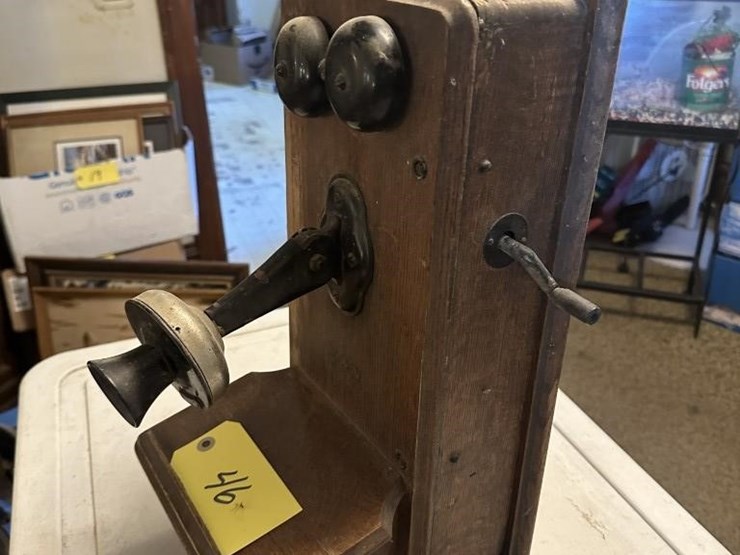 antique-hand-crank-wall-telephone-image-3