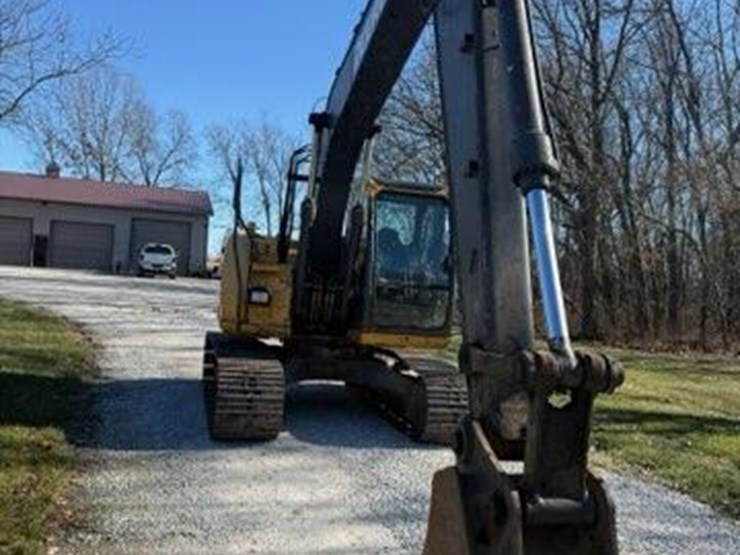 2012-deere-135d-image-18