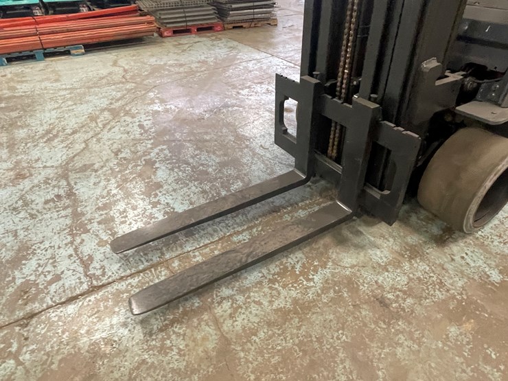 #175-•-2015-toyota-propane-forklift-image-9